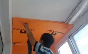 Insulate the ceiling on the balcony