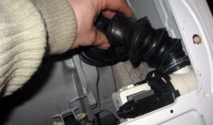 Disassembling the machine 5