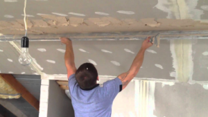 How to putty plasterboard on the ceiling
