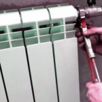 How to remove the battery in the kitchen