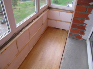 Insulation of balcony parapet