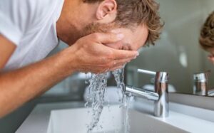 Glass wool got into the eye