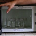 How to sterilize jars in the microwave