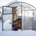 Thermometer for a greenhouse and thermometer for a greenhouse