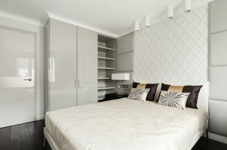 Bedroom design 10 sq m with balcony