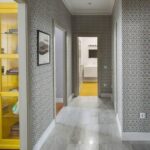 How to hang wallpaper in the hallway