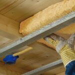 How to fix insulation to the ceiling