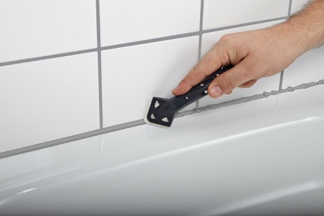 Connecting the bathtub to the wall