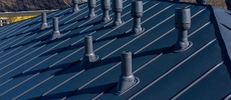 Passage of the chimney and sewerage unit through the roof