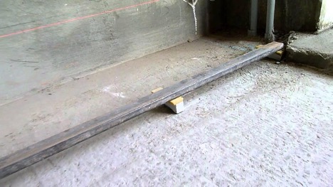 String beacons for floor screed